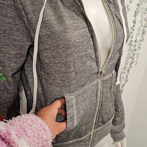 NEW Wildfox Gray Red Rose Embroidered Full Zip Jacket S - Picture 4 of 9